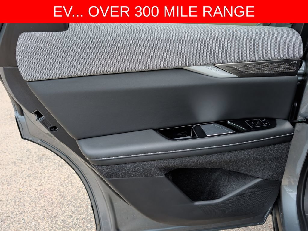 Used 2025 Cadillac Optiq Sport 2 w/ LPO, Floor Liner Package AWD/4WD image 30