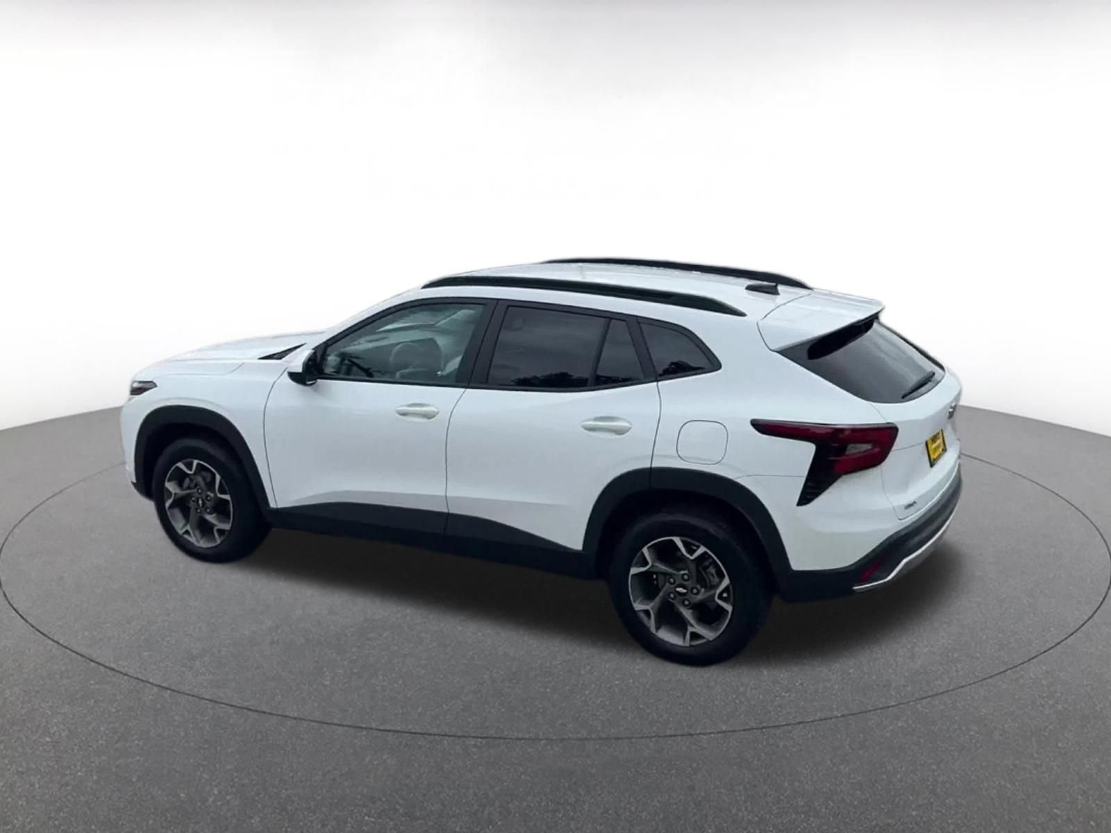 Used 2025 Chevrolet Trax LT FWD image 10
