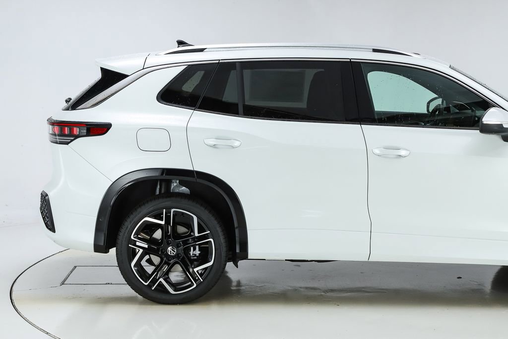 New 2026 Volkswagen Tiguan SEL R-Line AWD/4WD image 11