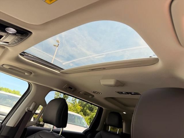 Used 2026 Kia Carnival SX w/ SX Dark Edition Package FWD image 22