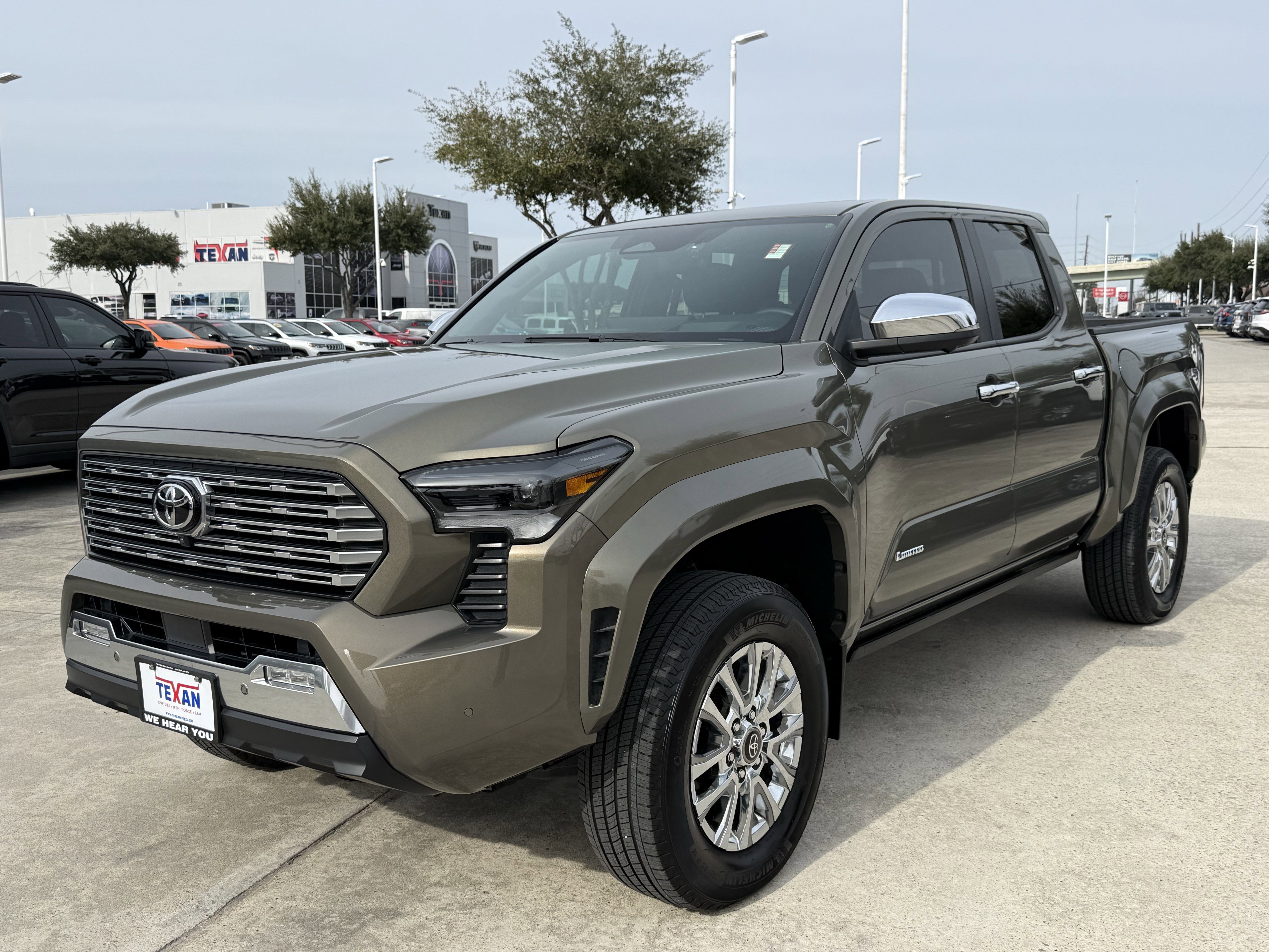 Used 2025 Toyota Tacoma 4x4 Double Cab image 9