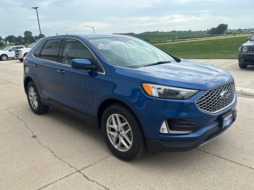 Used 2023 Ford Edge SEL w/ Convenience Package AWD/4WD image 3