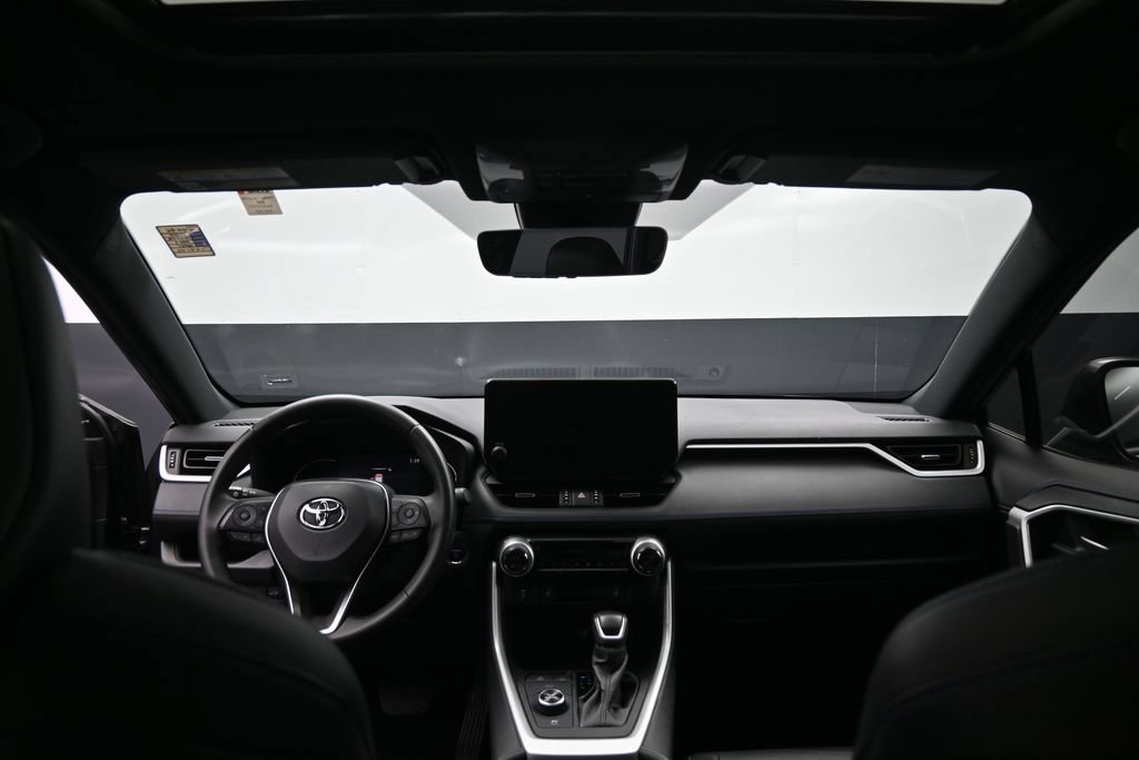 Used 2024 Toyota RAV4 XSE AWD/4WD image 27