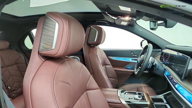 Used 2023 BMW 760i xDrive AWD/4WD image 21