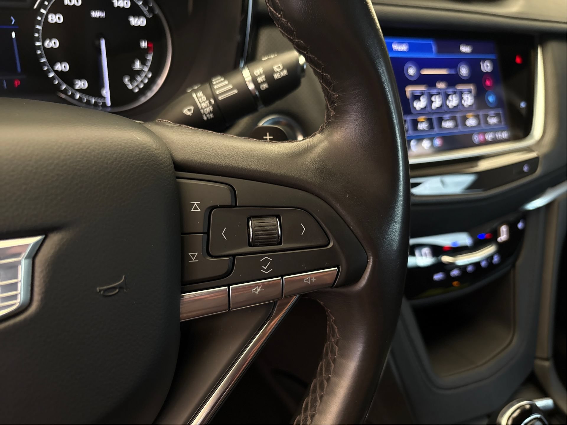 Certified 2024 Cadillac XT6 Luxury FWD image 30