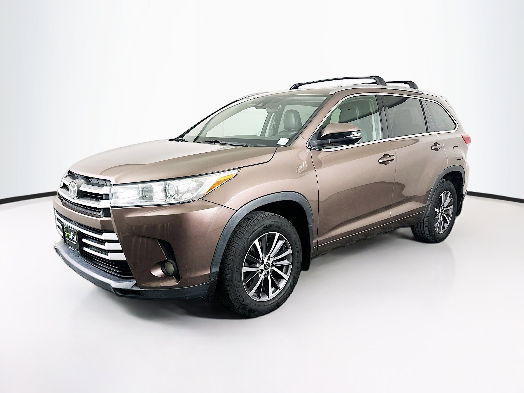Used 2017 Toyota Highlander XLE FWD image 3