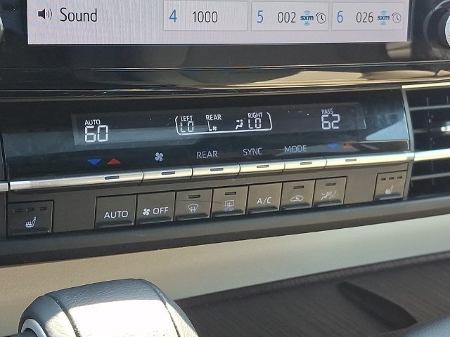 Used 2021 Toyota Sienna XLE FWD image 18