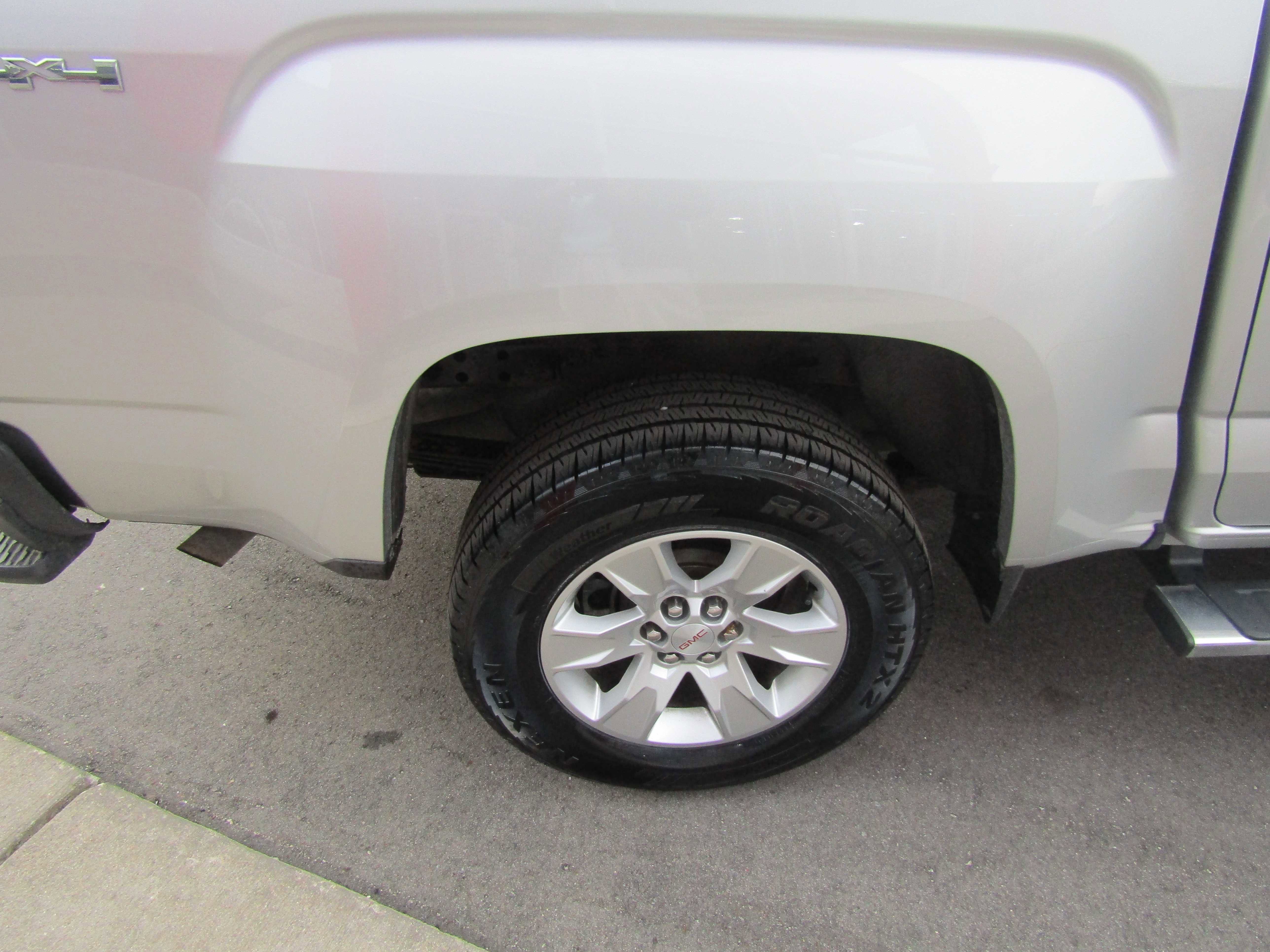 Used 2017 GMC Canyon SLE image 15