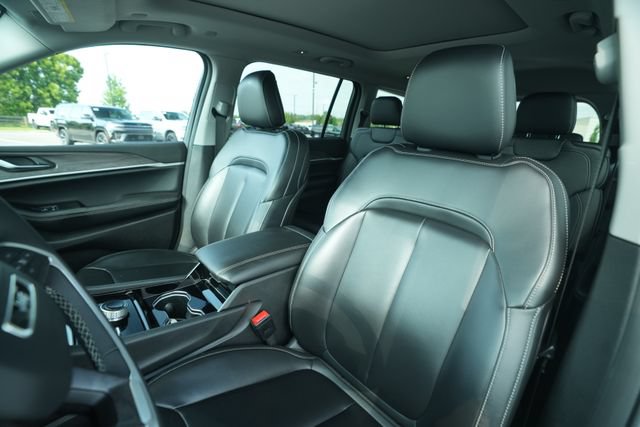 Used 2023 Jeep Grand Cherokee L Limited AWD/4WD image 43