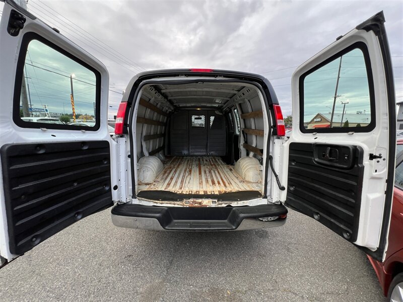 Used 2018 Chevrolet Express 2500 w/ Driver Convenience Package RWD image 18