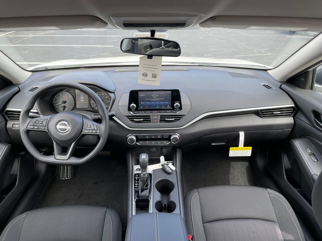 Used 2024 Nissan Altima 2.5 S FWD image 21