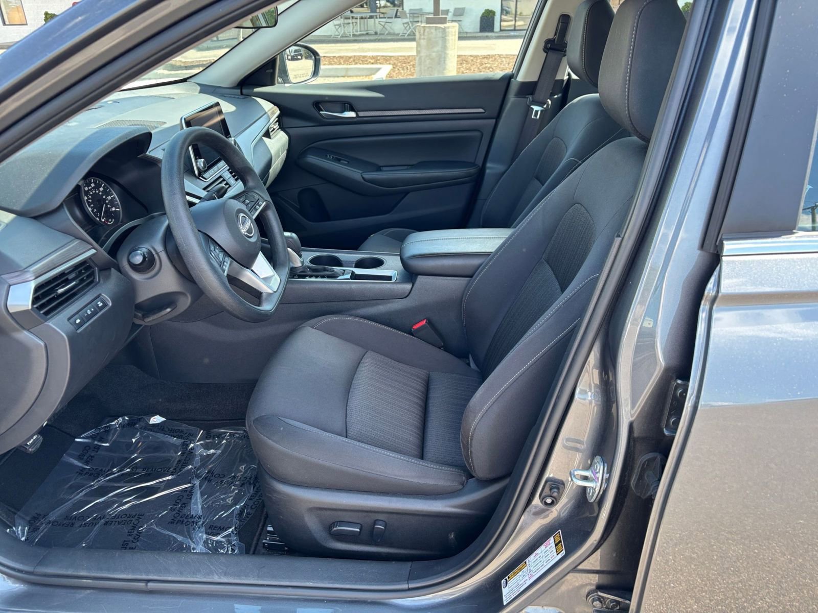 Used 2025 Nissan Altima 2.5 SV FWD image 27