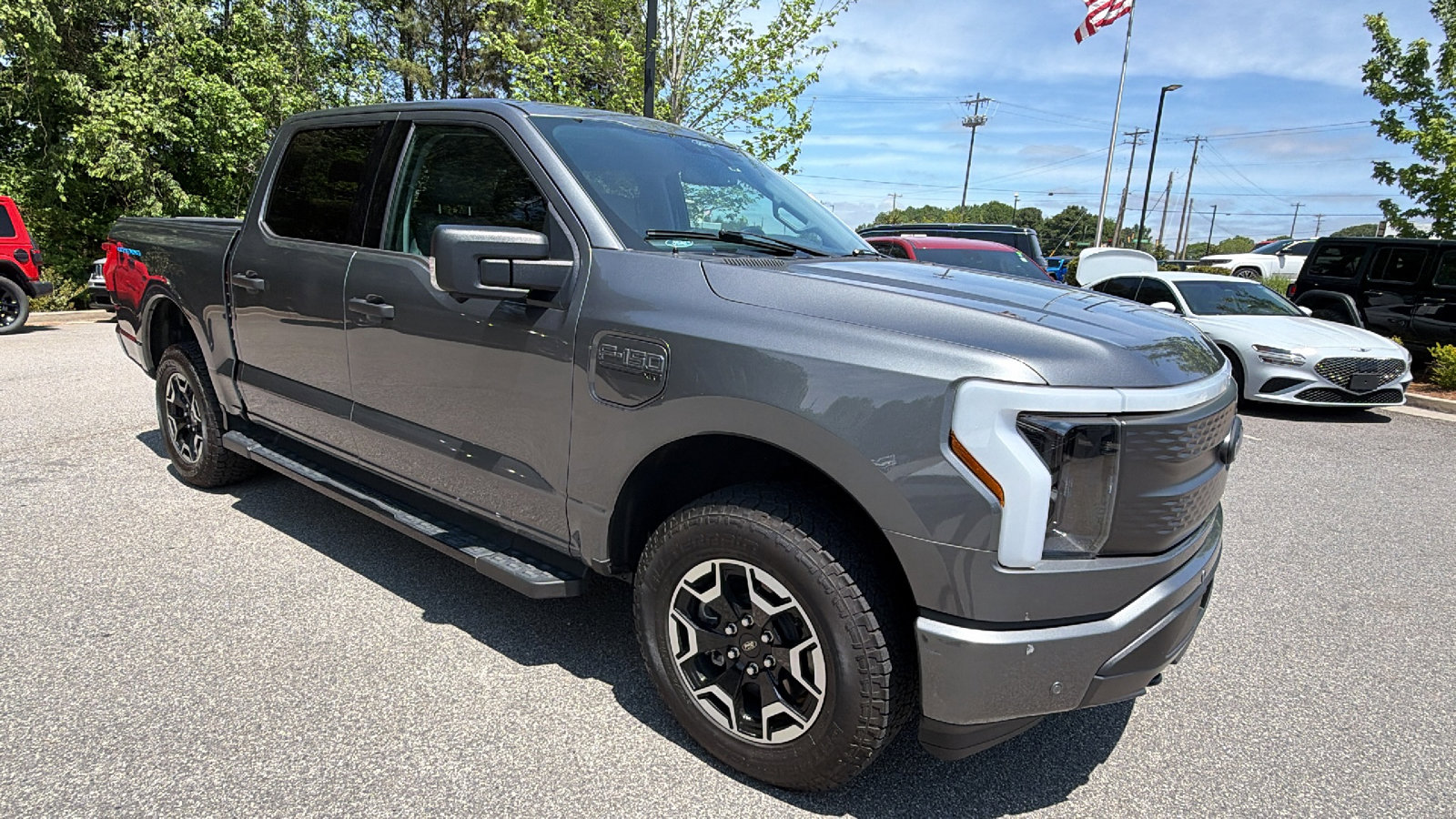 Used 2022 Ford F150 Lightning XLT AWD/4WD image 5