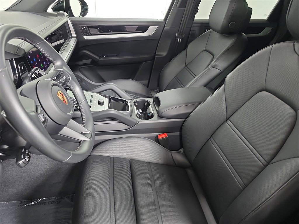 Certified 2025 Porsche Cayenne S image 5