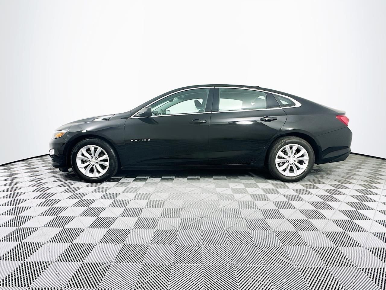 Used 2022 Chevrolet Malibu LT image 15