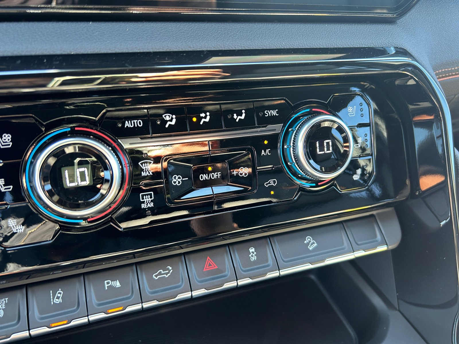 New 2026 GMC Sierra 2500 AT4 w/ AT4 Premium Plus Package AWD/4WD image 18