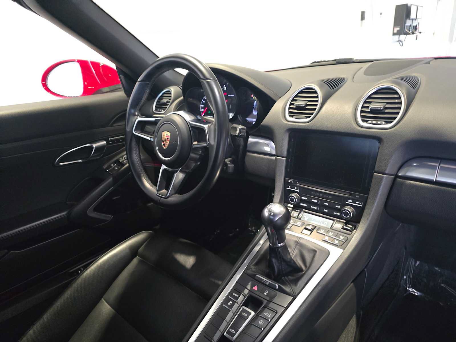 Used 2017 Porsche 718 Boxster RWD image 12