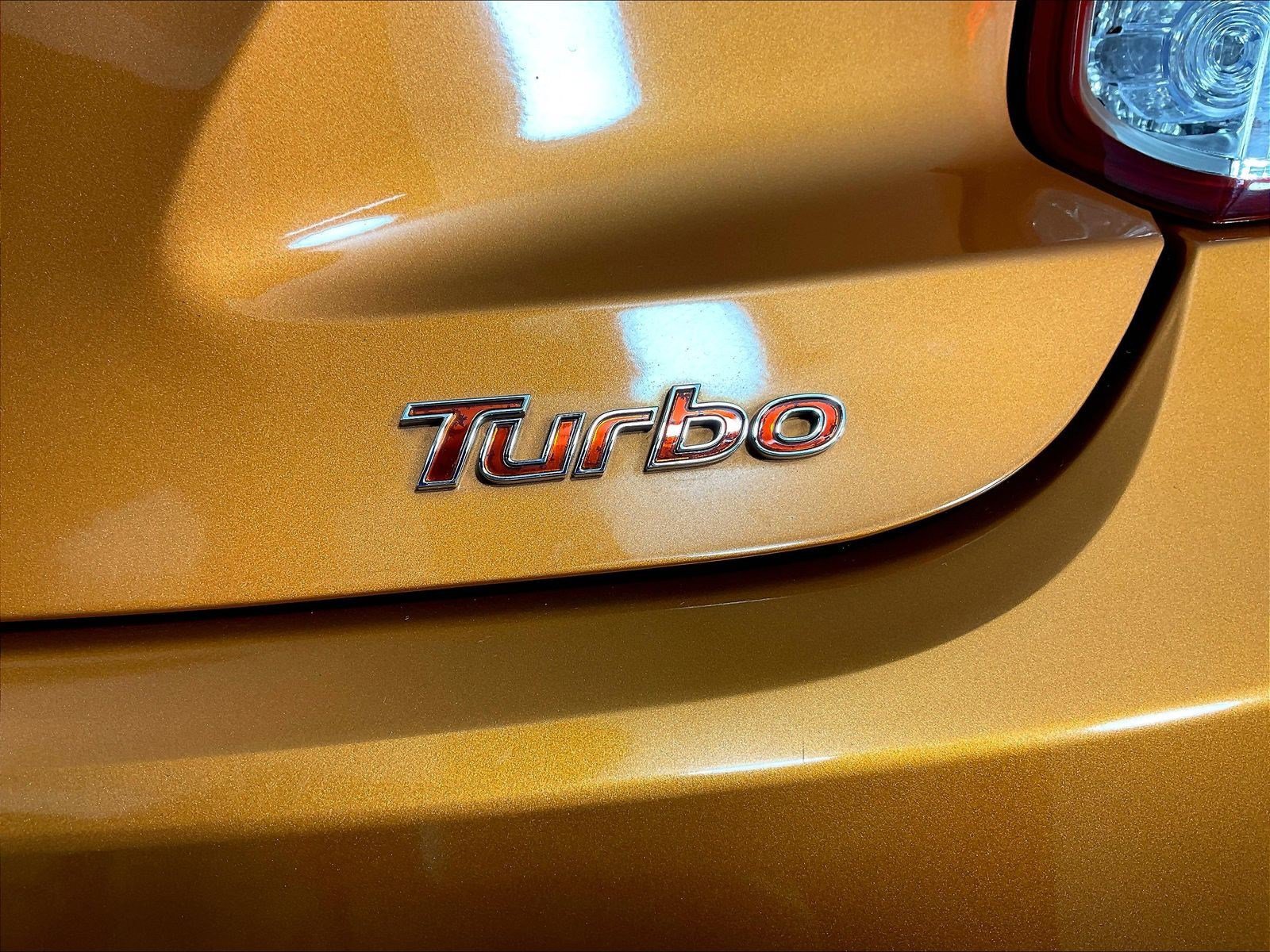 Used 2016 Hyundai Veloster Turbo FWD image 23