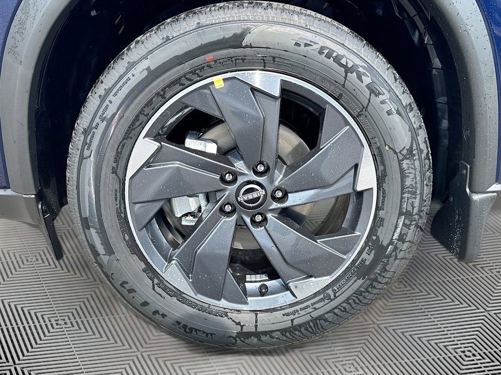 Used 2025 Nissan Rogue SV w/ SV Premium Package image 27