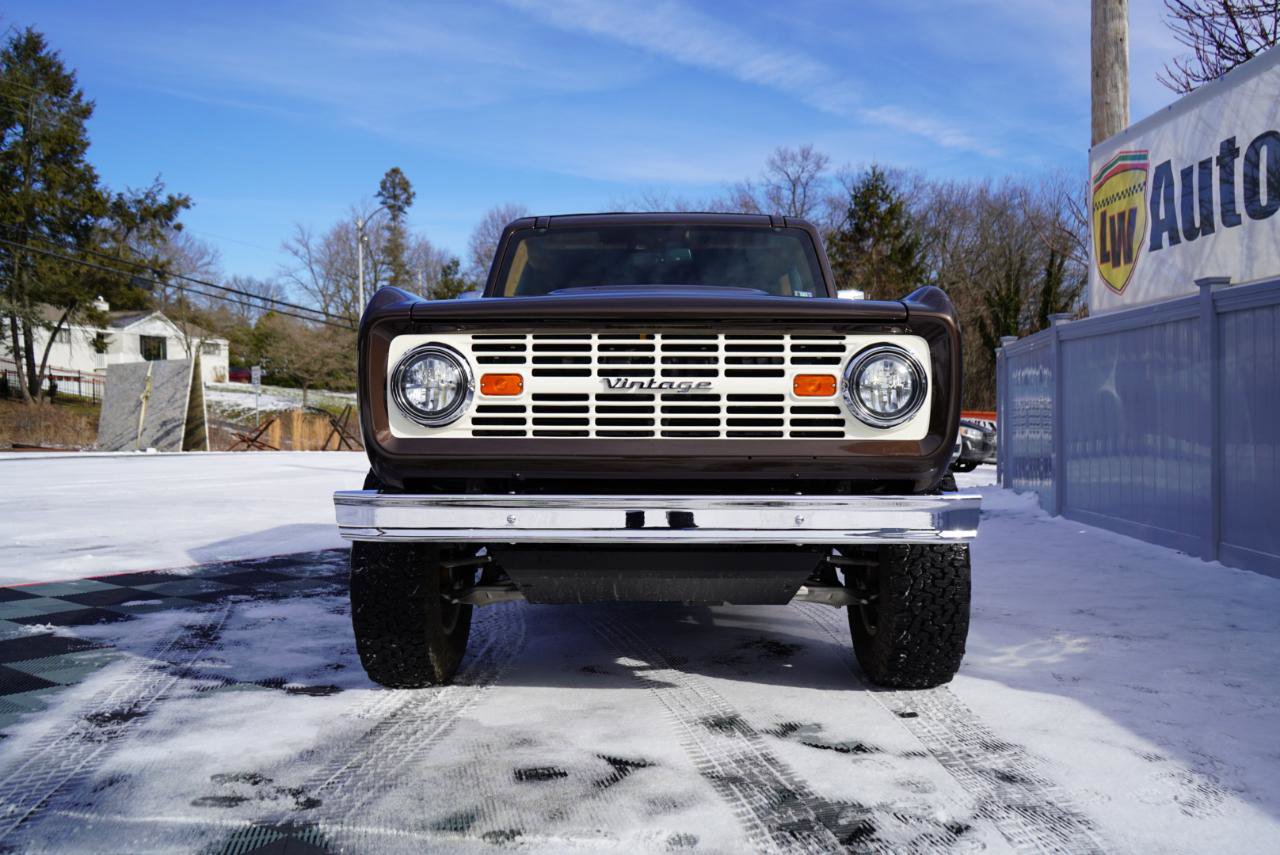 Used 2025 Ford Bronco Badlands image 16
