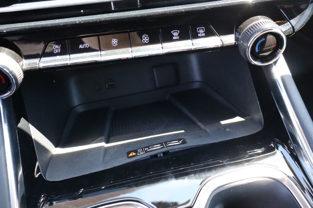 Used 2024 Chevrolet Traverse LT w/ LPO, Floor Liner Package FWD image 24
