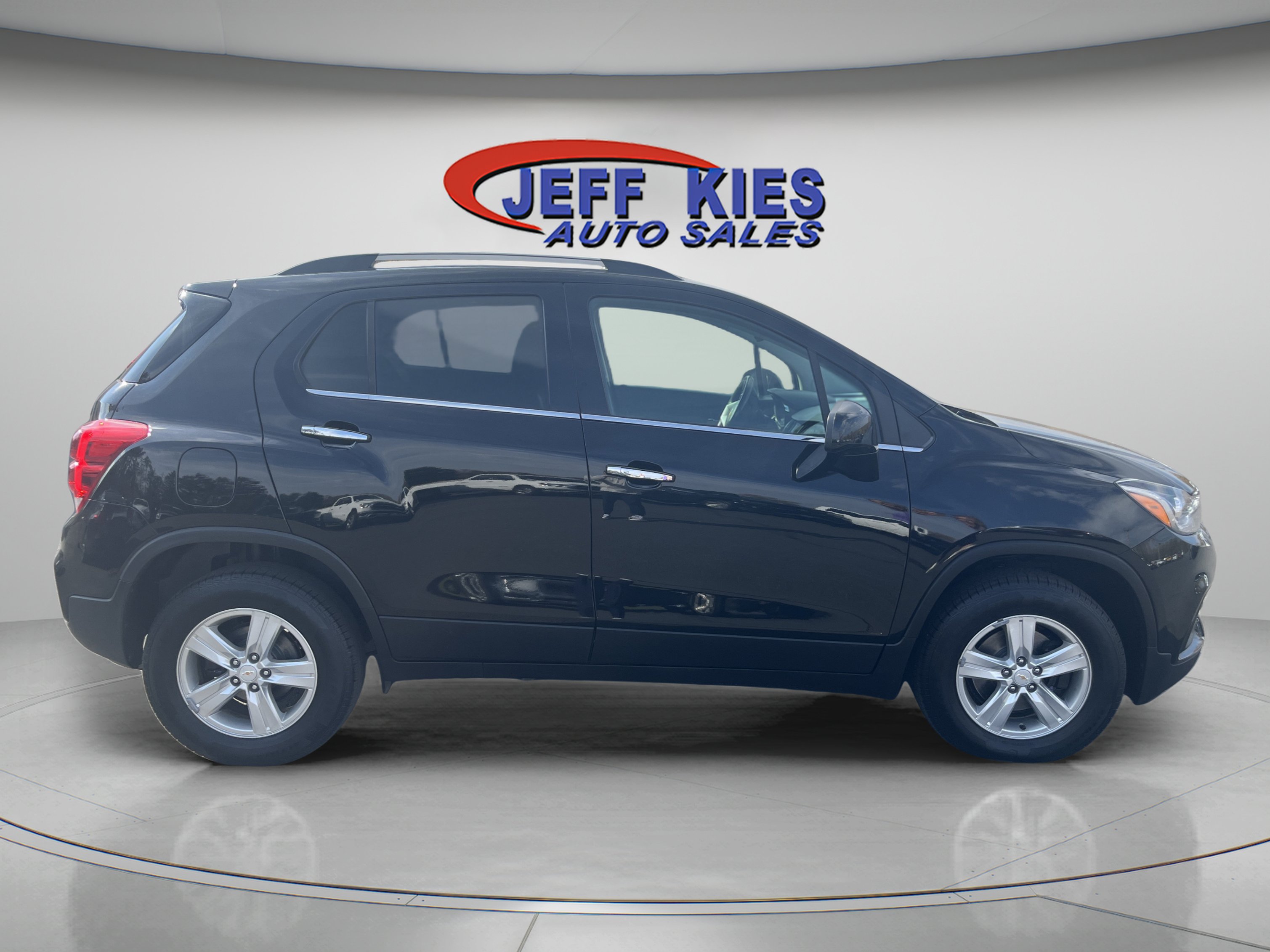 Used 2020 Chevrolet Trax LT w/ LT Convenience Package AWD/4WD image 4