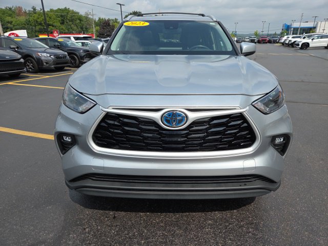 Used 2023 Toyota Highlander XLE AWD/4WD image 2