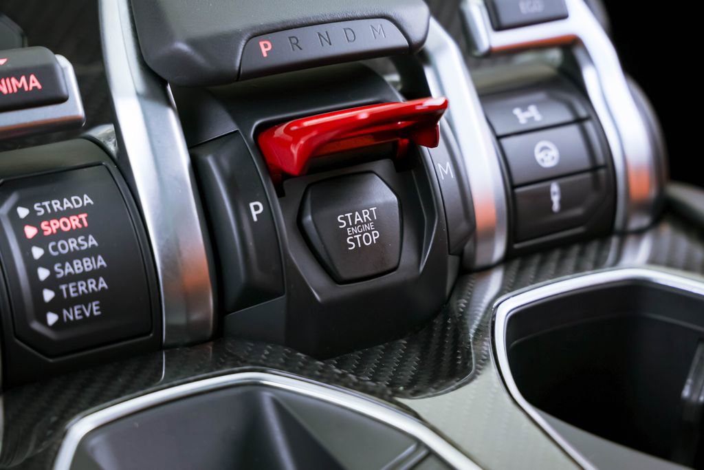 Used 2022 Lamborghini Urus image 17