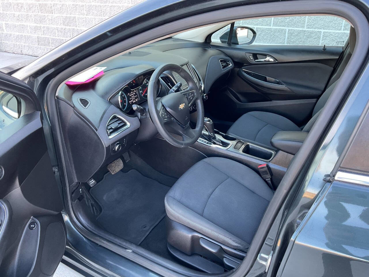 Used 2017 Chevrolet Cruze LT FWD image 14