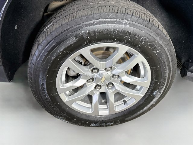 Used 2022 Chevrolet Suburban LT RWD image 32