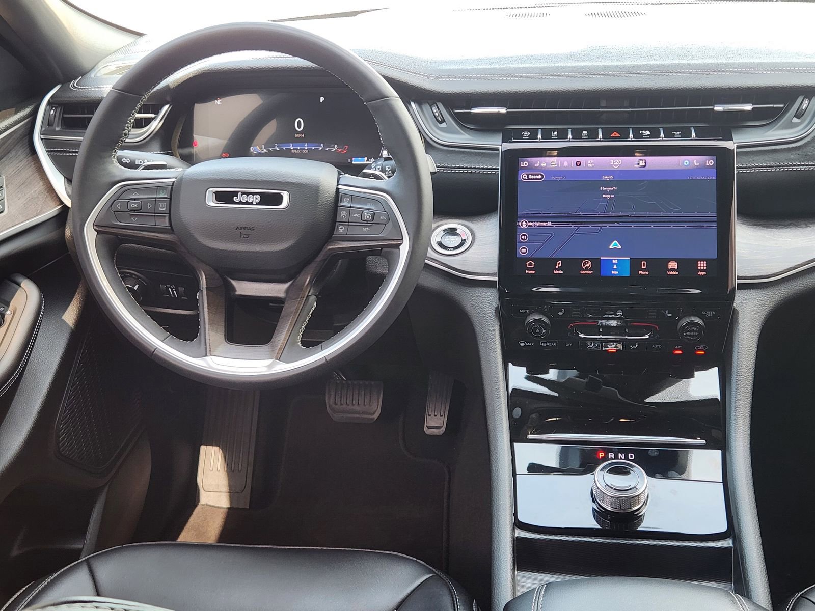 Used 2025 Jeep Grand Cherokee Limited RWD image 29