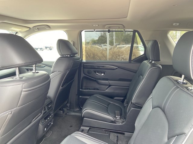 Used 2025 Honda Pilot Elite image 16