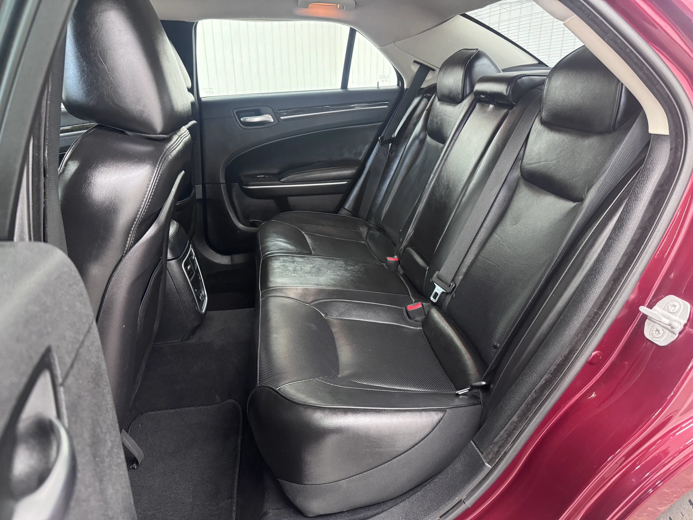 Used 2019 Chrysler 300 Limited AWD/4WD image 12