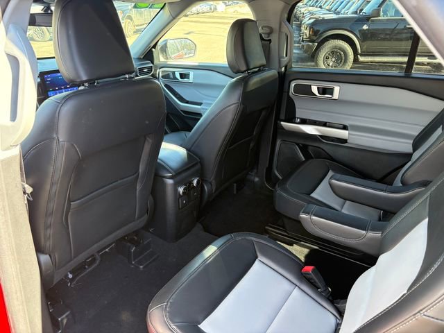 Used 2023 Ford Explorer XLT w/ Equipment Group 202A image 7