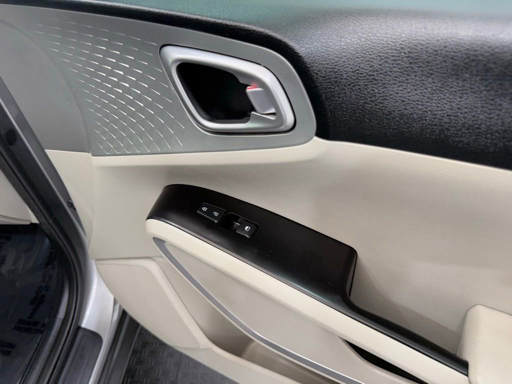 Used 2023 Kia Soul LX image 20