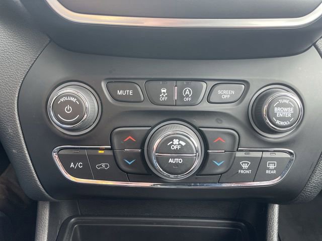 Used 2021 Jeep Cherokee Latitude Lux w/ Comfort/Convenience Group image 18