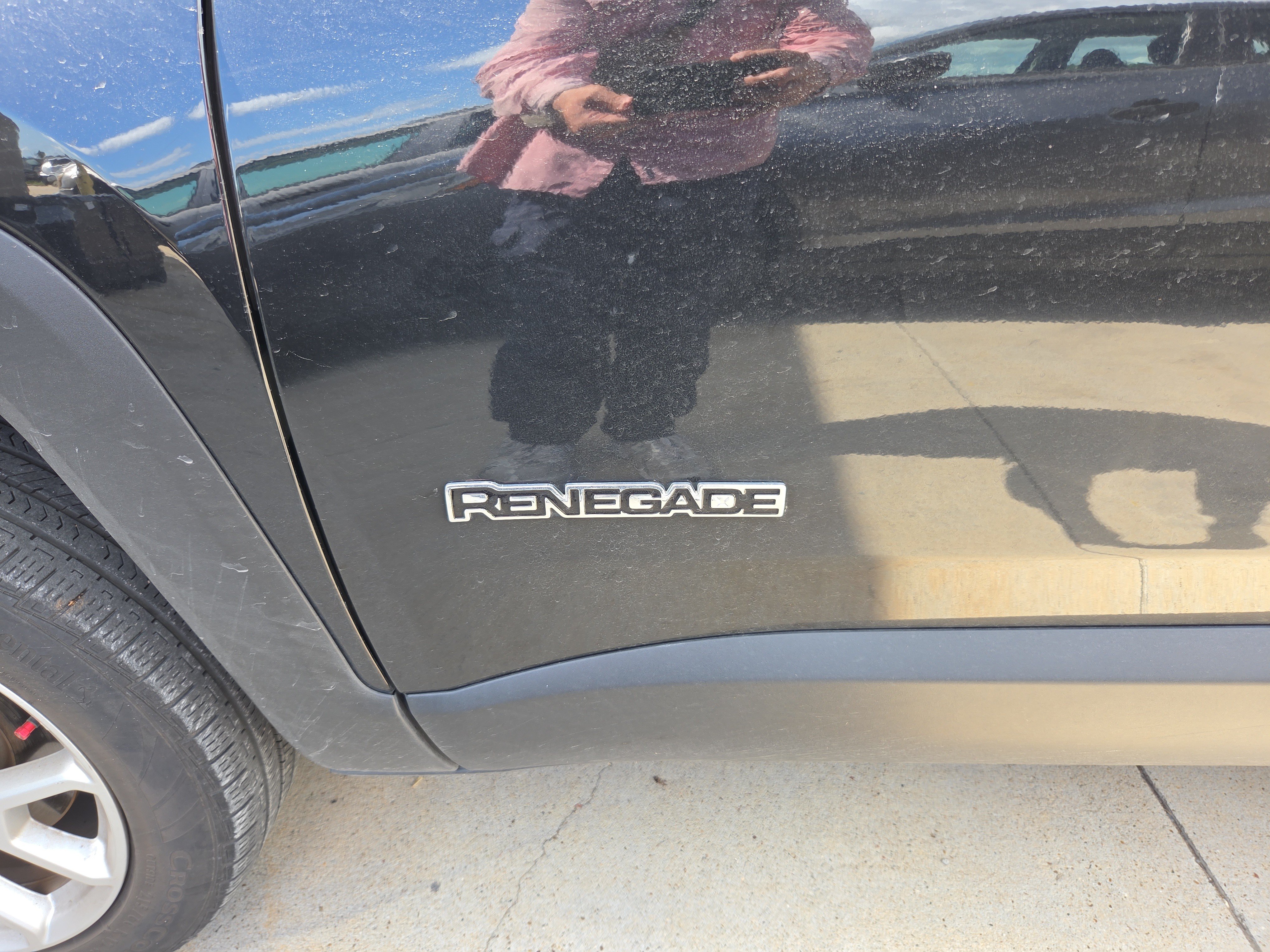 Used 2022 Jeep Renegade Latitude w/ Sun/Sound Group AWD/4WD image 3