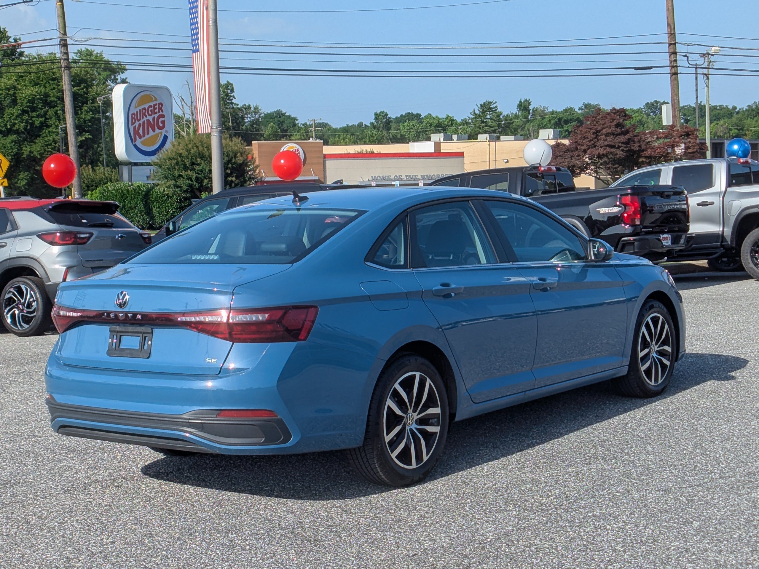 Used 2025 Volkswagen Jetta SE FWD image 9