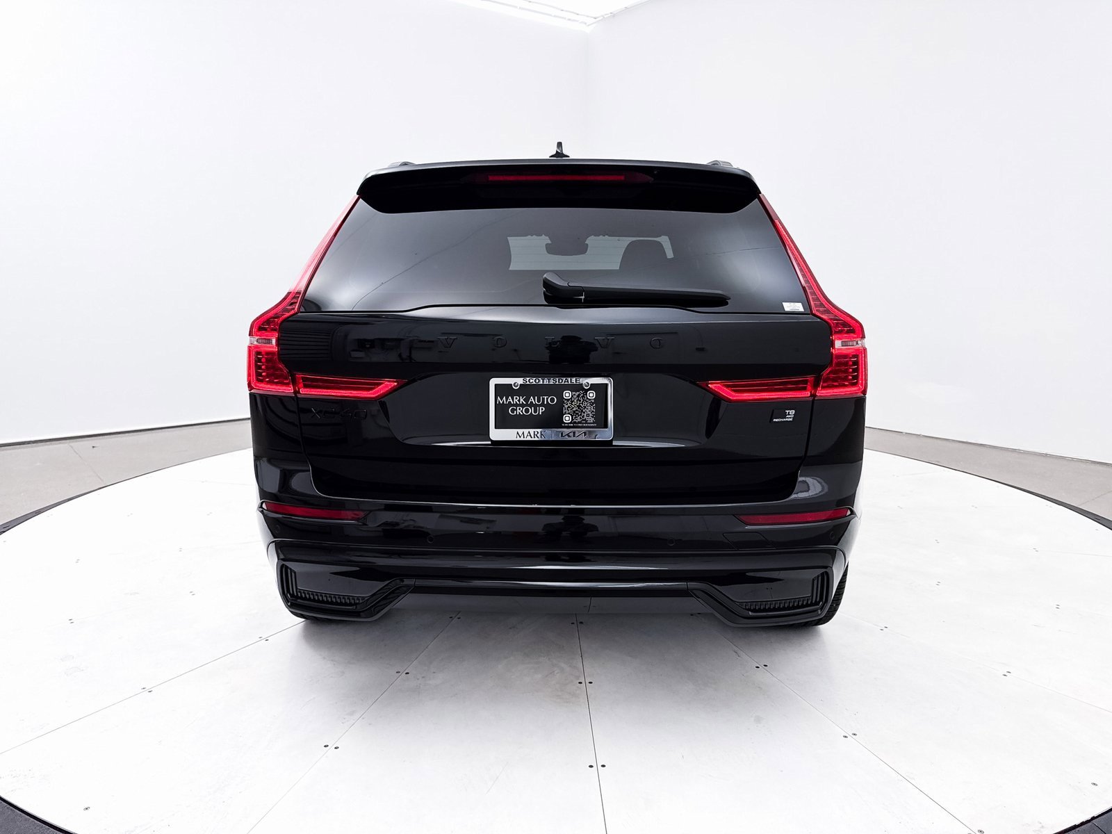 Used 2024 Volvo XC60 T8 Ultimate w/ Climate Package image 19