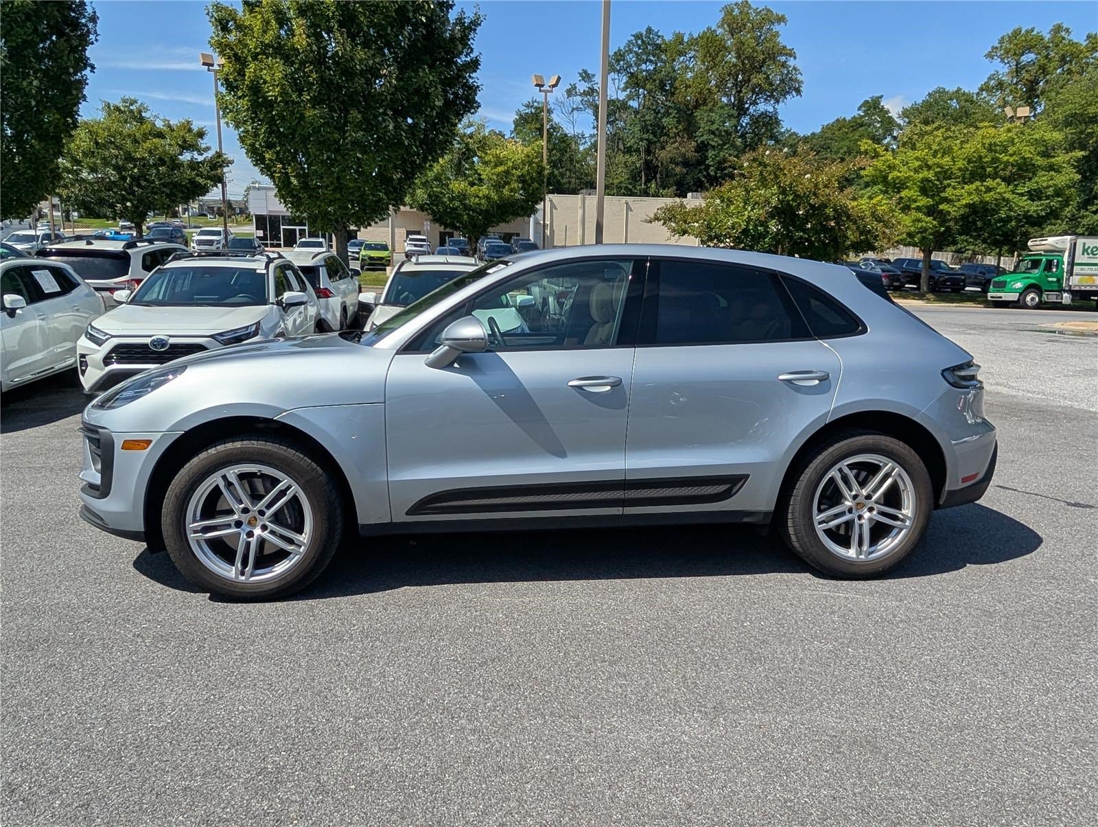 Used 2024 Porsche Macan AWD/4WD image 6