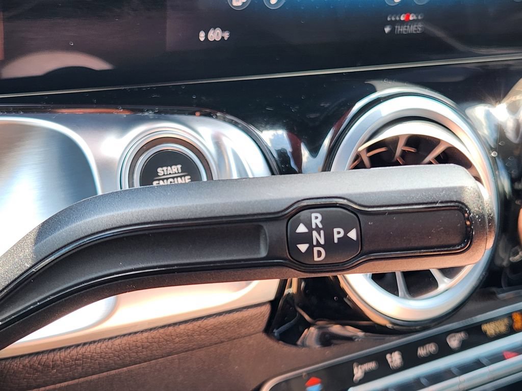 Used 2023 Mercedes-Benz GLB 250 4MATIC w/ Premium Package image 35