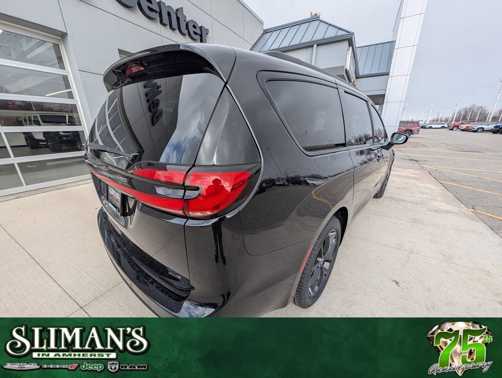 New 2026 Chrysler Pacifica Select image 4