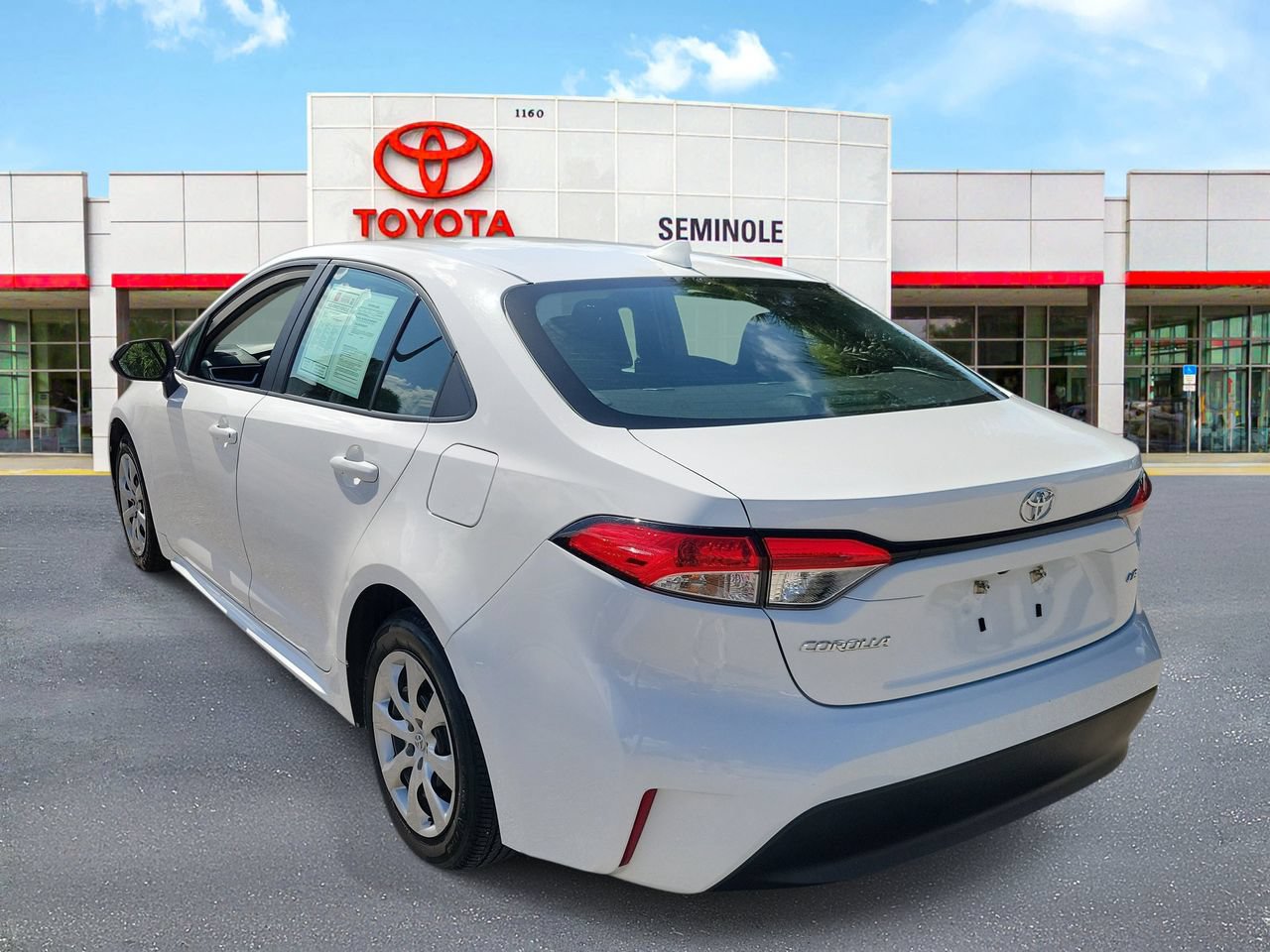Used 2024 Toyota Corolla LE FWD image 4