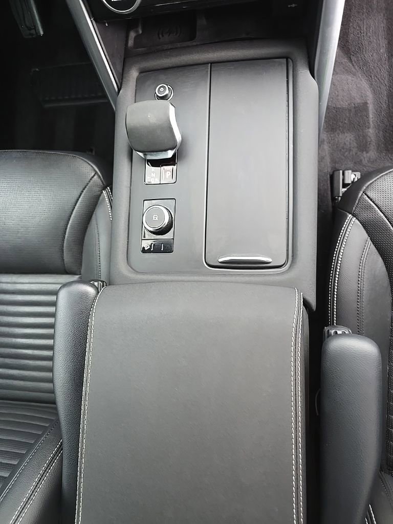 Used 2023 Land Rover Discovery S R-Dynamic AWD/4WD image 8