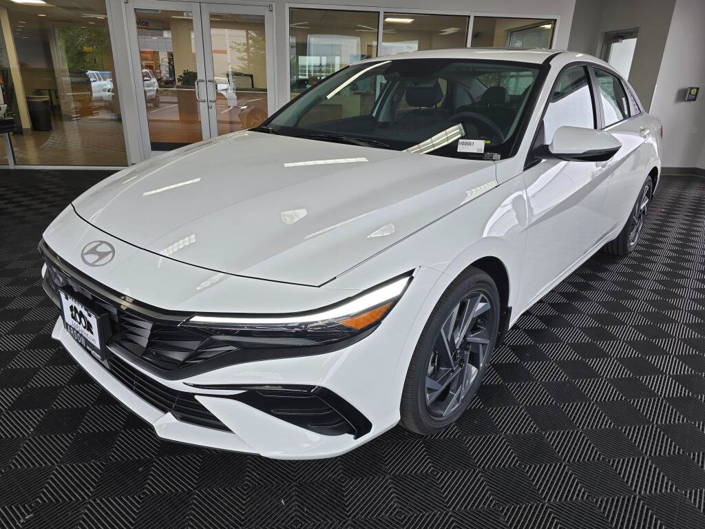 New 2026 Hyundai Elantra Limited FWD image 7