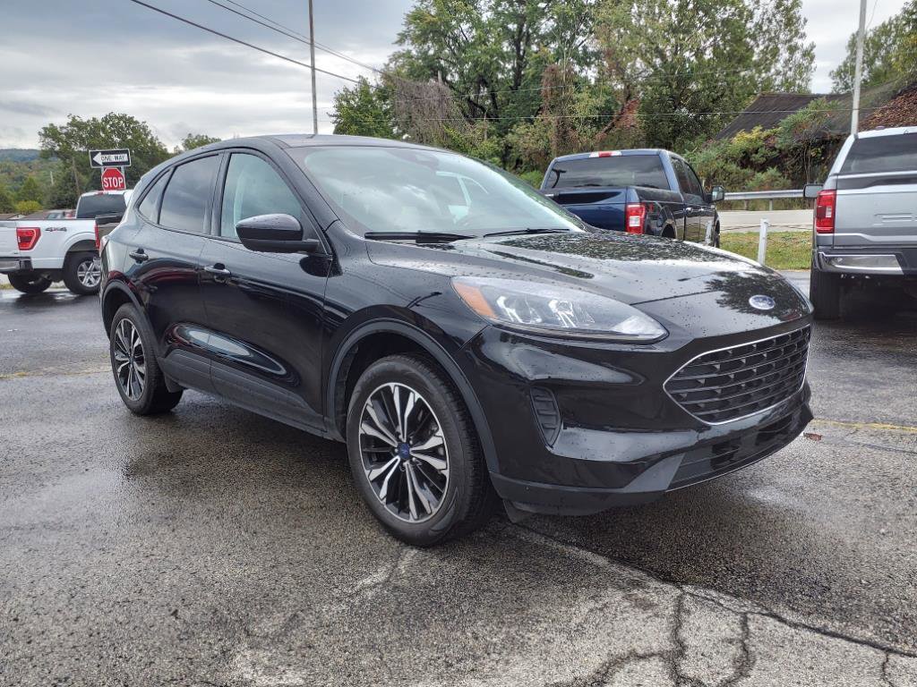 Used 2022 Ford Escape SE w/ SE Sport Appearance Package image 1