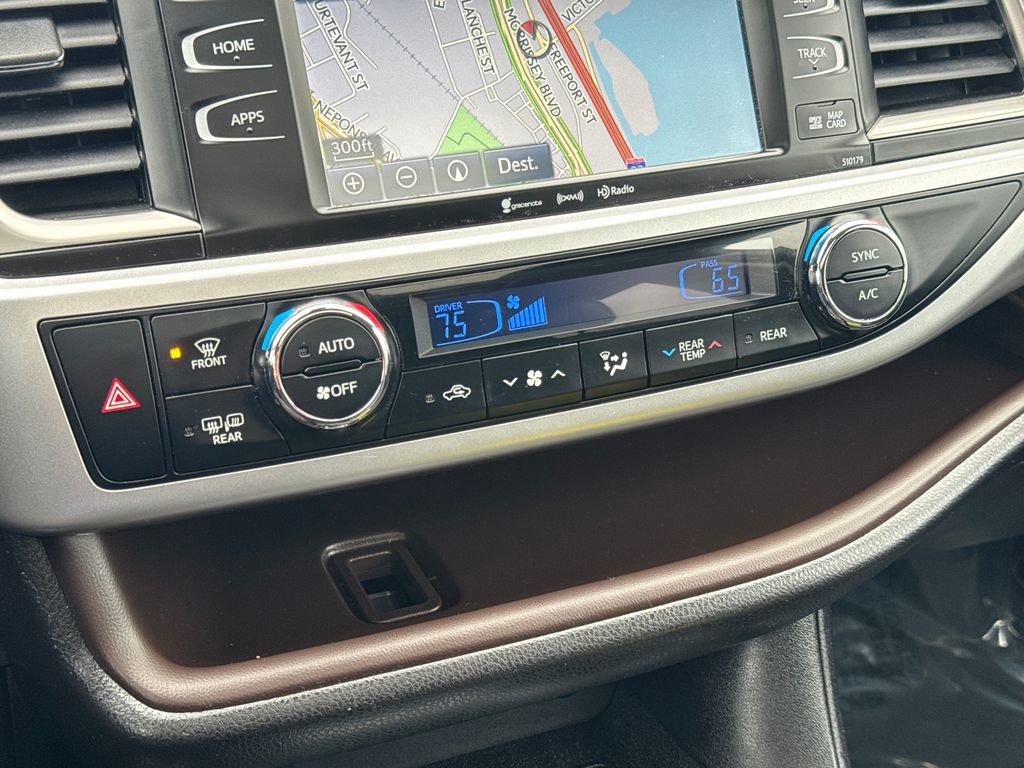 Used 2017 Toyota Highlander XLE AWD/4WD image 26