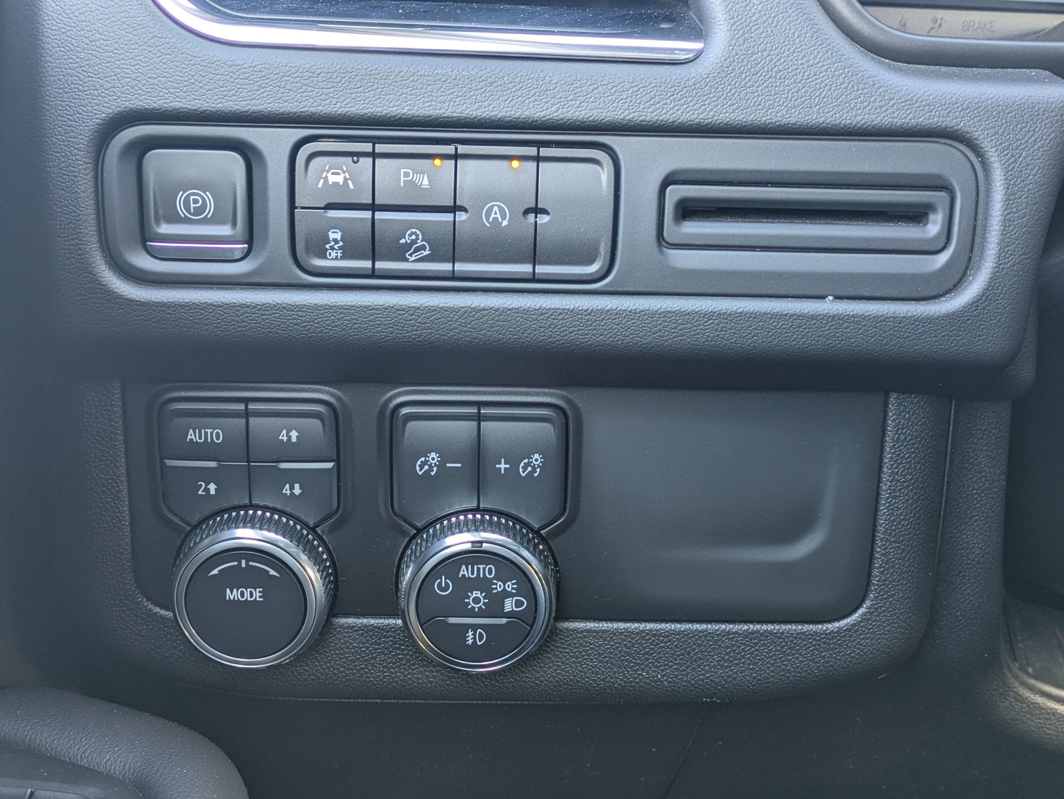 Used 2023 GMC Yukon AT4 image 18