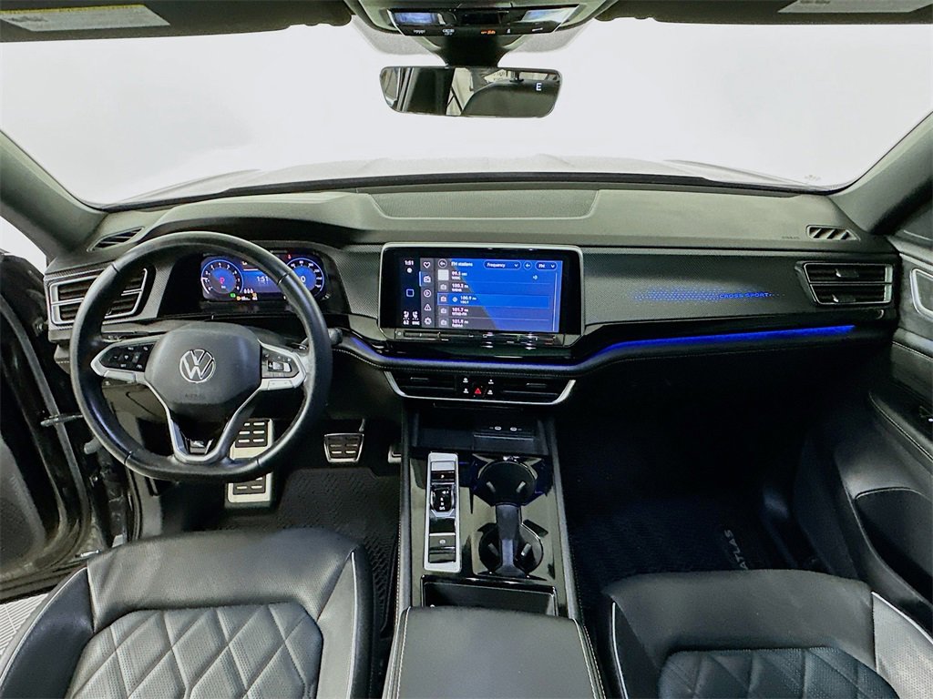 Used 2024 Volkswagen Atlas Cross Sport SEL Premium R-Line image 4