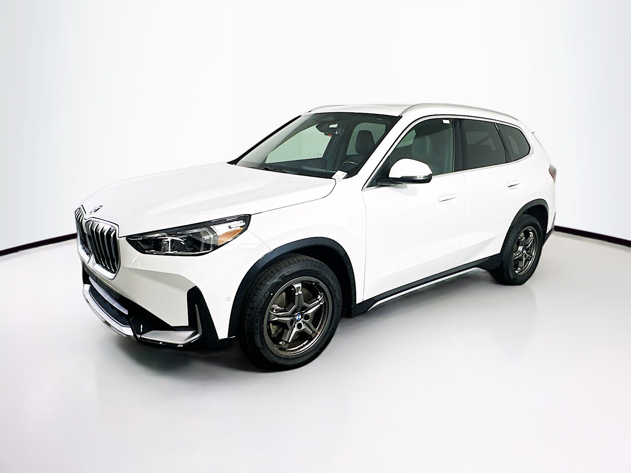 Used 2025 BMW X1 xDrive28i AWD/4WD image 3